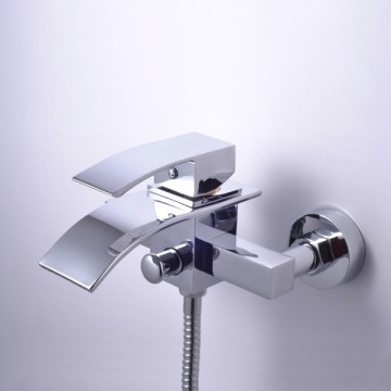 Single Handle Chrome Wall-mount Waterfall Shower Tap Bathtub Tap (TP0517W)