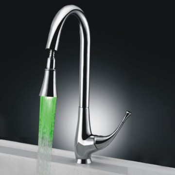 Single Handle Chrome Centerset LED Pull-out Kitchen Tap (TP0760F)